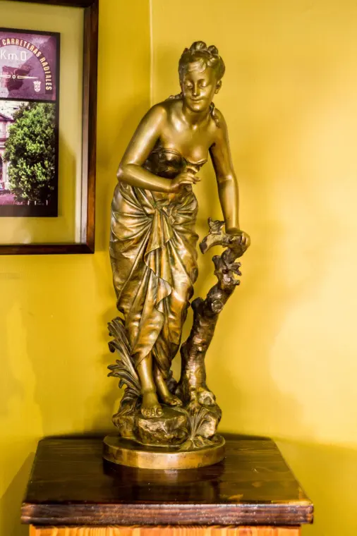 Dama de bronce